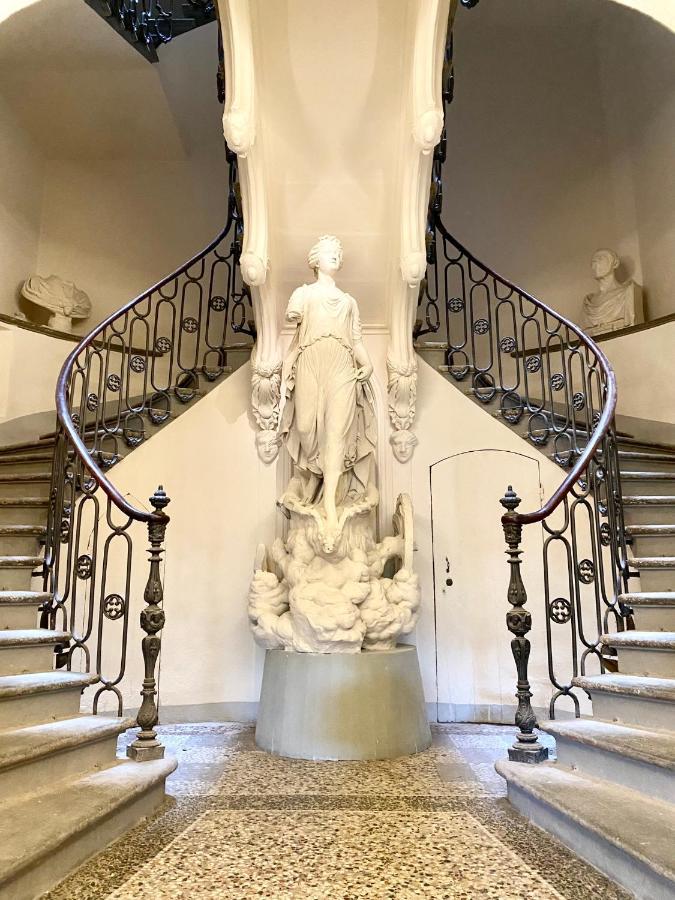 Palazzovilla Historic Building Luxury Suite Флоренция Экстерьер фото