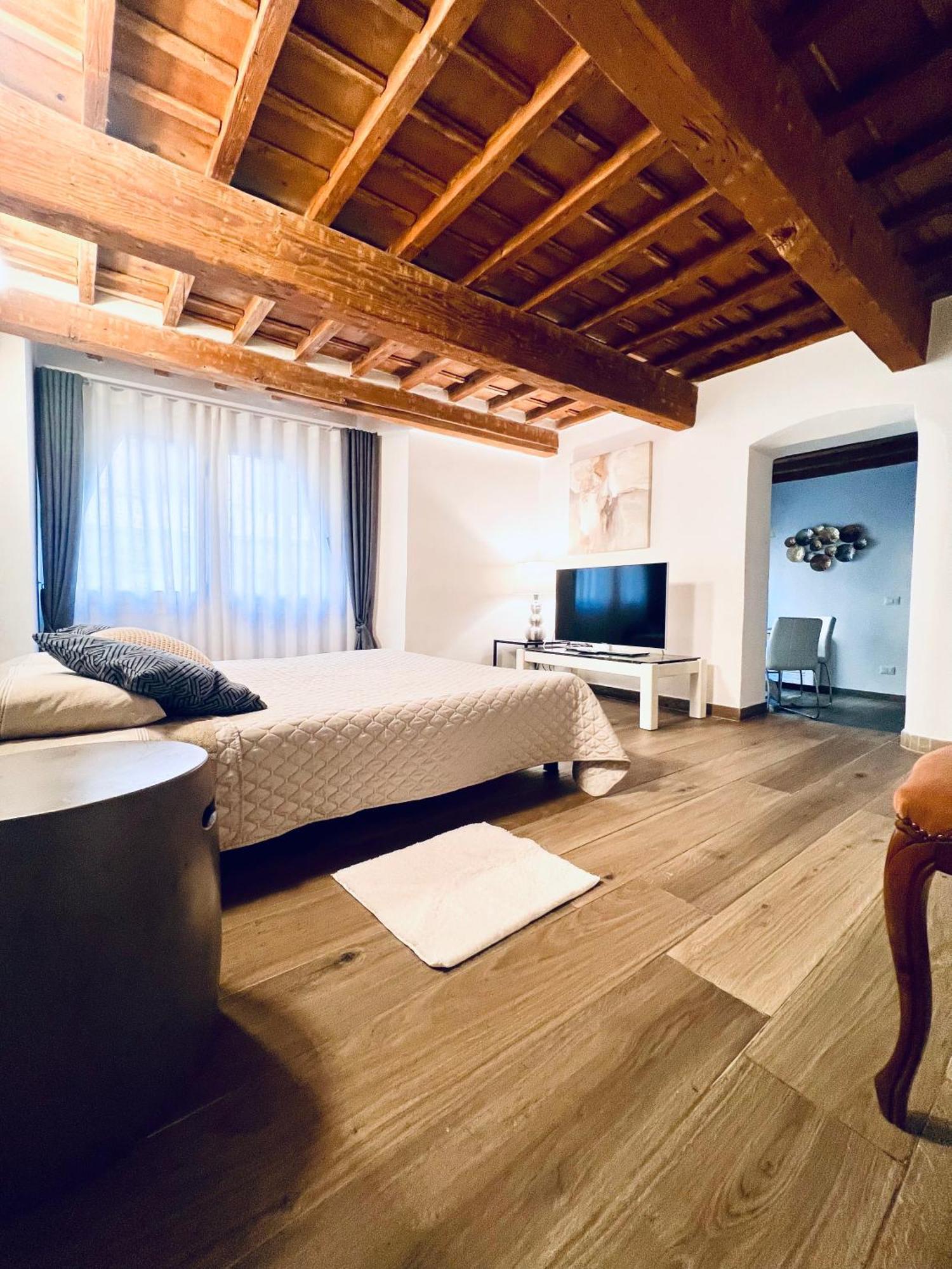 Palazzovilla Historic Building Luxury Suite Флоренция Экстерьер фото